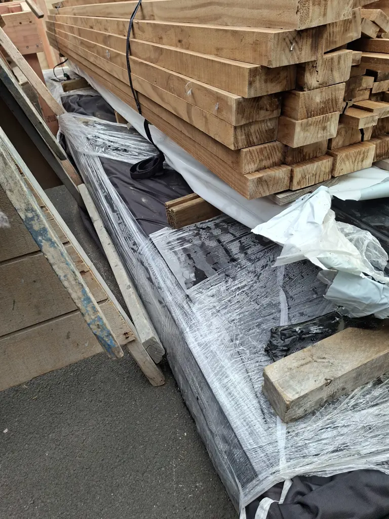 PALLET OF 8 SHEETS OF GIB WIDELINE 10MM X 1350MM WIDE X 4.8M LONG PLUS SOME SHORTER PIECES Image 1++