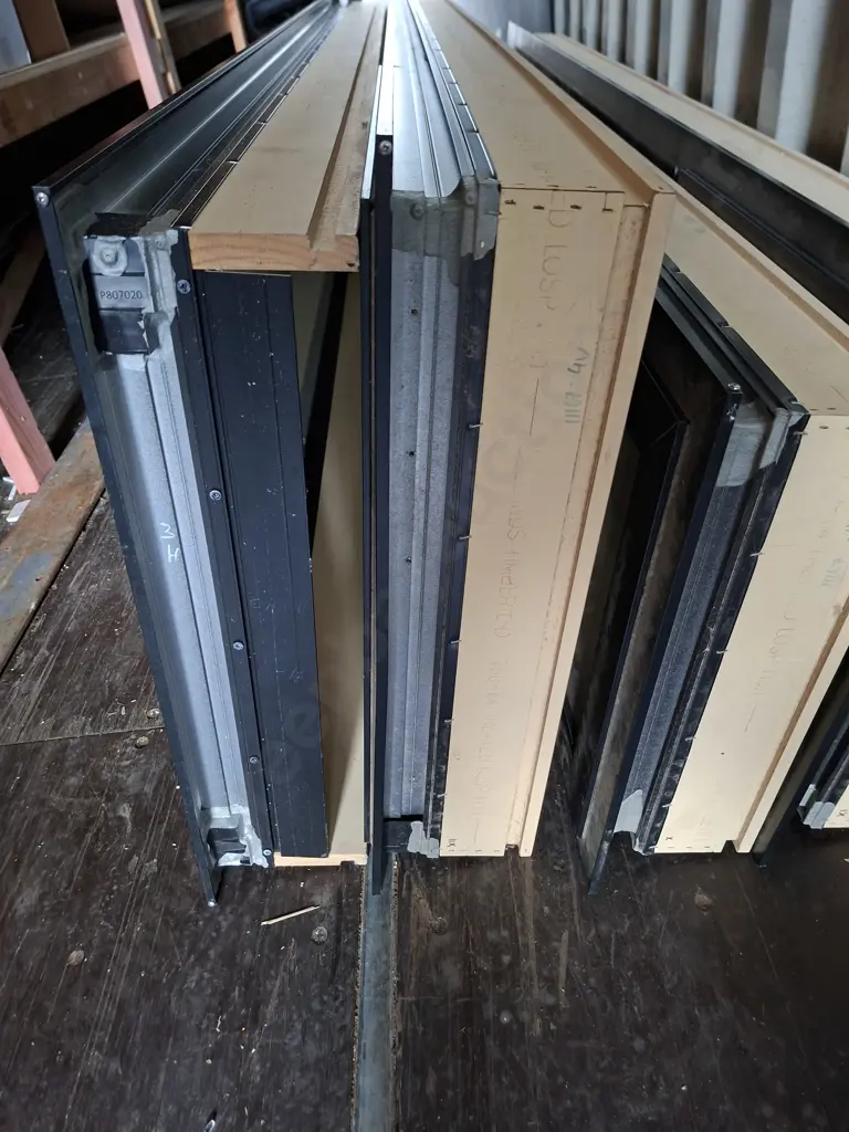 4 X NEW ALUMINIUM WINDOWS - INTERNAL MEASUREMENTS 2@ 2.41M TALL X 600MM AND 2@ 2.41M TALL X 450MM WIDE Image 1++