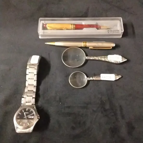 MENS SEIKO WATCH, 2 X PENS AND 2 MAGNIFIERS