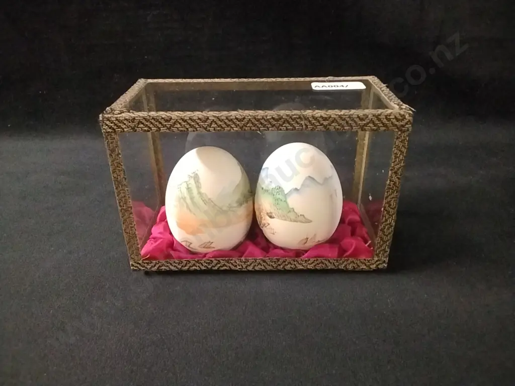 SMALL CASE WITH TWO FINELY PAINTED EGGS Image 1++