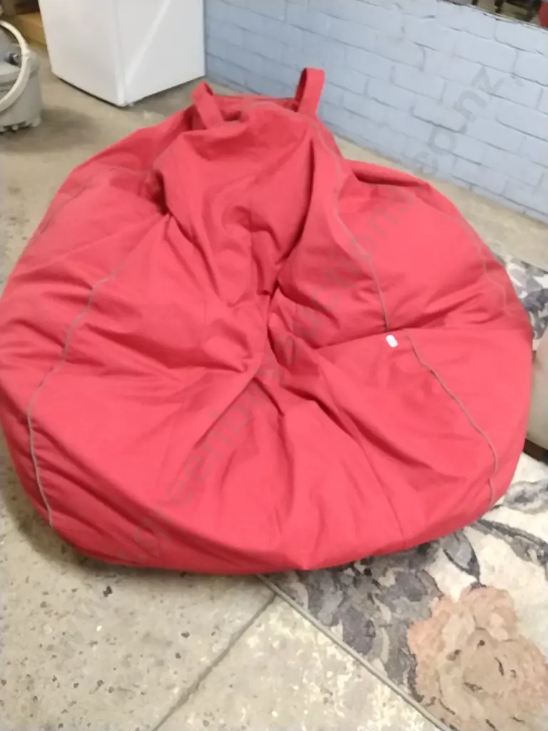 BEAN BAG - RED Image 1++