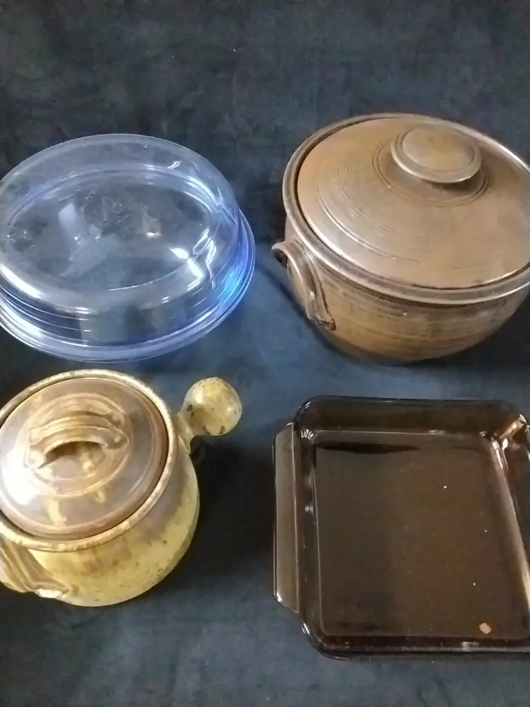 KITCHENWARE INCLUDING LARGE LIDDED CASSEROLE DISH Image 1++