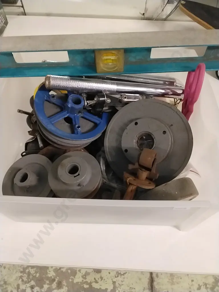 ASSORTED BOX PULLEY WHEELS Image 1++