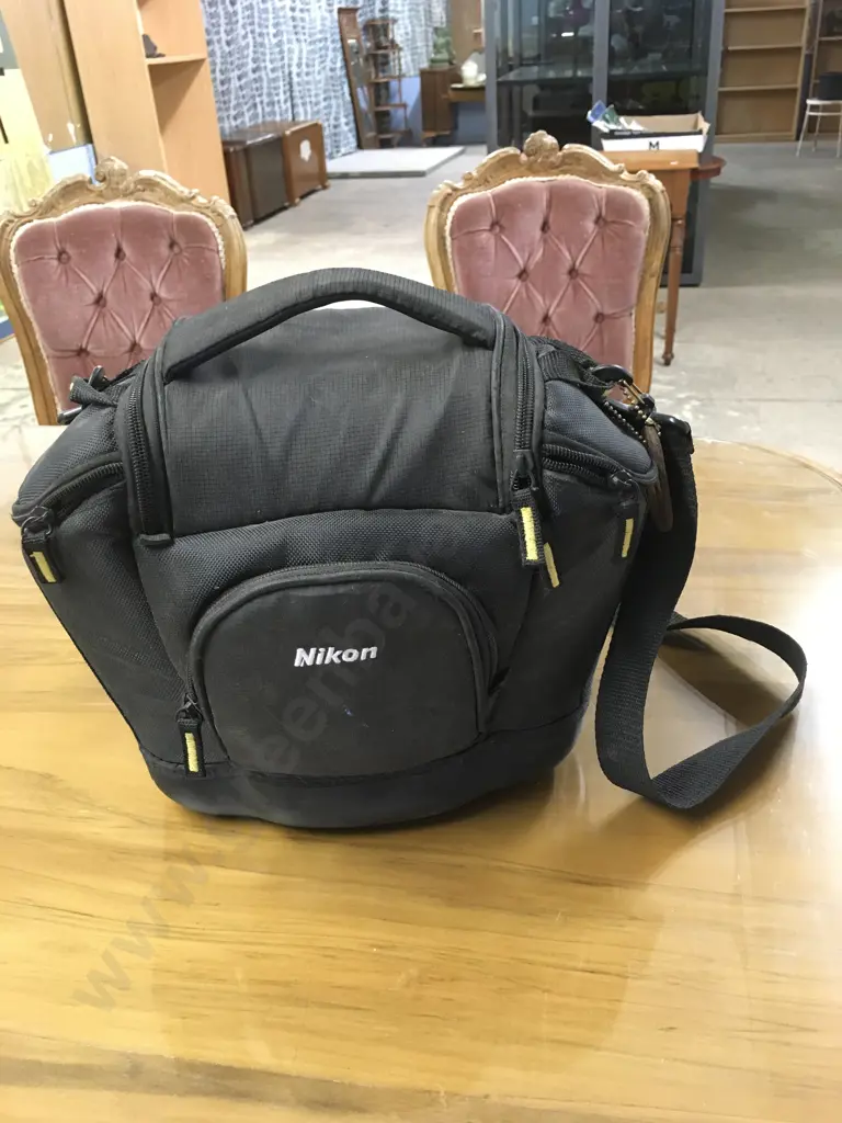 NIKON FILM CAMERA F-801 WITH EXTRA LENS AND CARRY CASE Image 1++