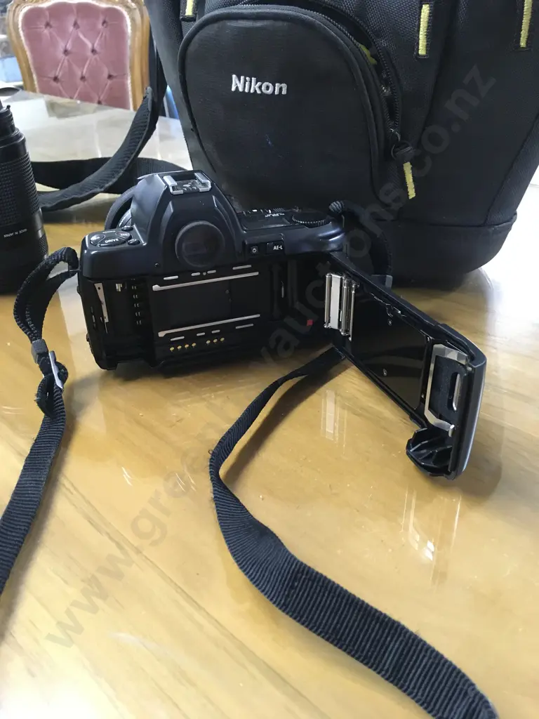 NIKON FILM CAMERA F-801 WITH EXTRA LENS AND CARRY CASE Image 1++
