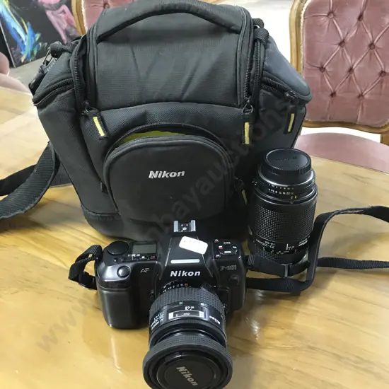 NIKON FILM CAMERA F-801 WITH EXTRA LENS AND CARRY CASE