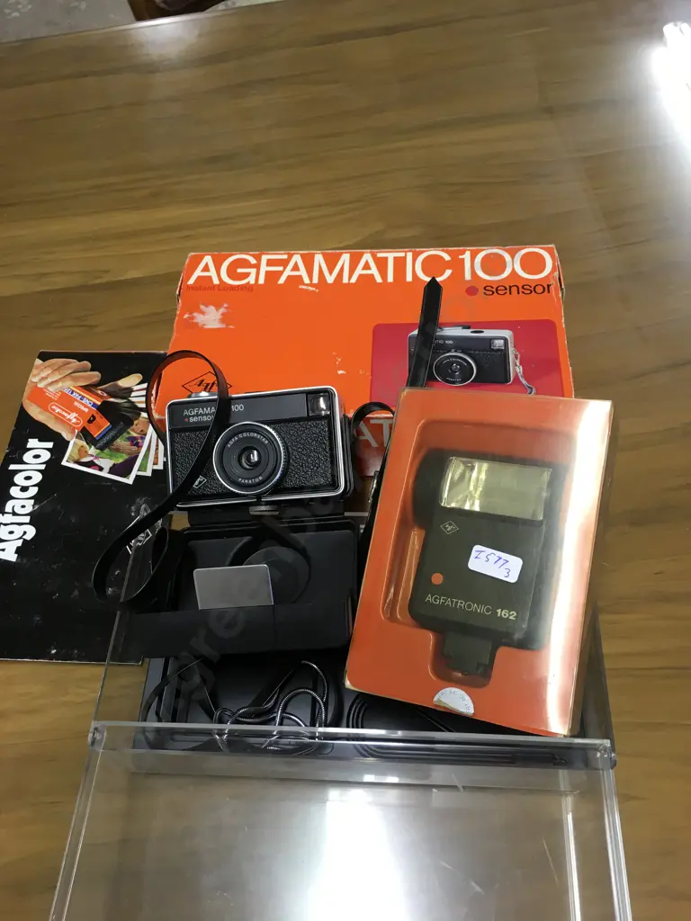 VINTAGE FILM CAMERA AGFAMATIC 100 SENSOR Image 1++