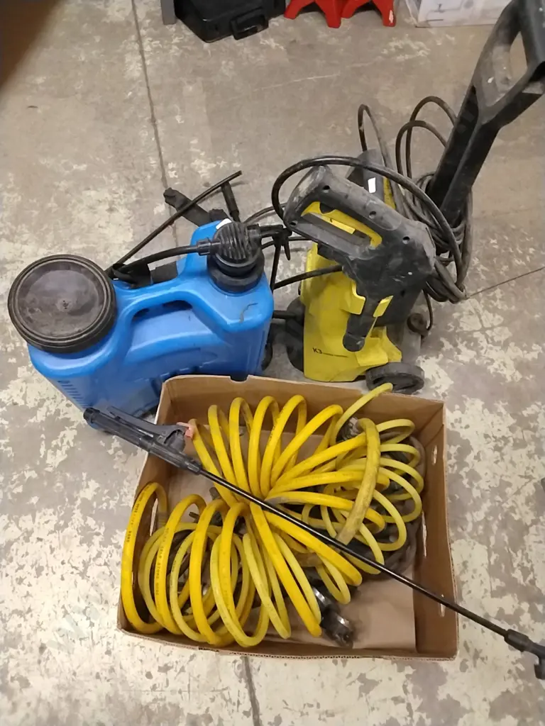 KARCHER WATER BLASTER (UNTESTED) PLUS SPRAYER AND COILED HOSE Image 1++