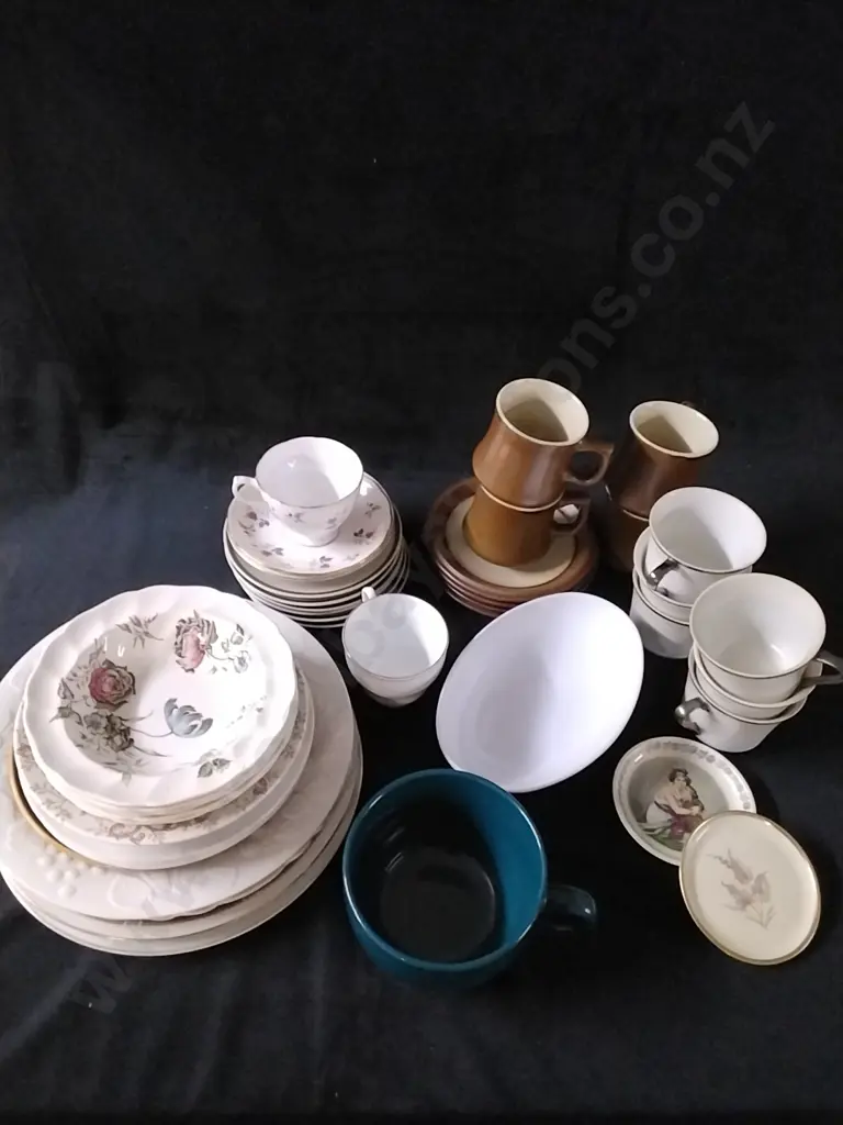 ASSORTED CROCKERY Image 1++