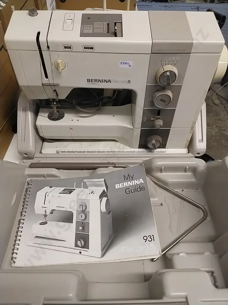 SEWING MACHINE - BERNINA RECORD Image 1++