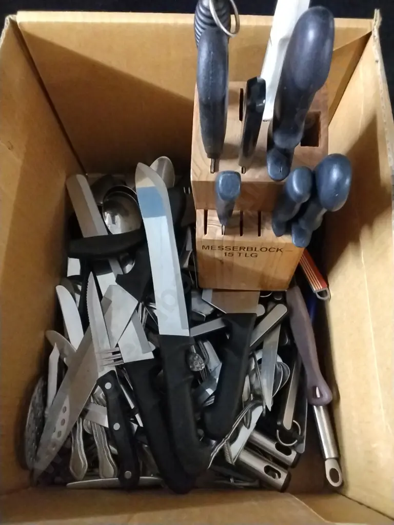 KNIVES PLUS ASSORTED CUTLERY Image 1++