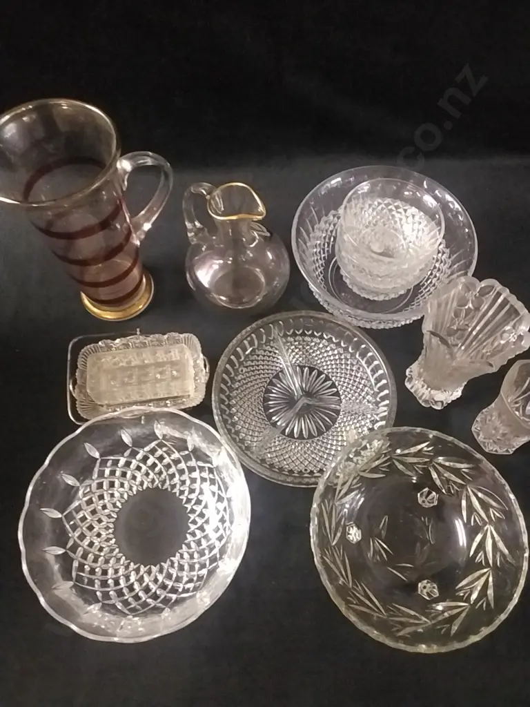 ASSORTED GLASSWARE Image 1++