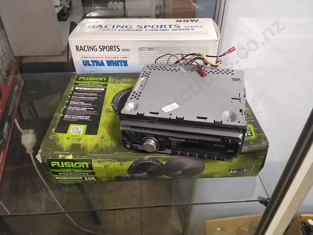 PANASONIC CAR STEREO, SPEAKERS AND LIGHTS (UNTESTED) Image 1++