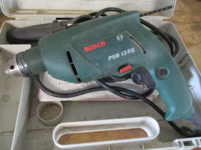 BOSCH ELECTRIC DRILL IN CASE Image 1++