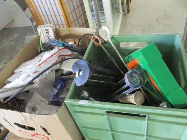 BOX OF ELECTRICAL SWITCHES ETC P.US BOX OF HAND TOOLS INCLUDING RAMSET APPLICATOR Image 1++