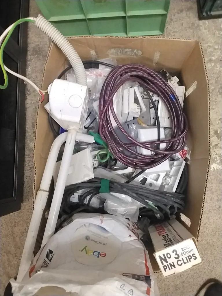 BOX OF ELECTRICAL SWITCHES ETC P.US BOX OF HAND TOOLS INCLUDING RAMSET APPLICATOR Image 1++