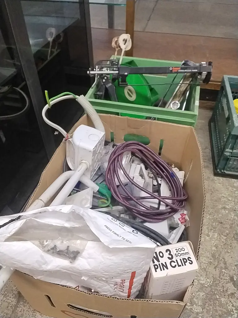 BOX OF ELECTRICAL SWITCHES ETC P.US BOX OF HAND TOOLS INCLUDING RAMSET APPLICATOR Image 1++