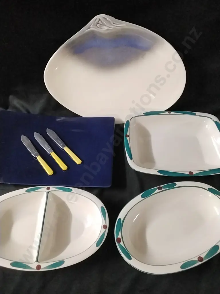 NZ POTTERY INCLUDING TEMUKA POTTERY + 3 VINTAGE KNIVES Image 1++