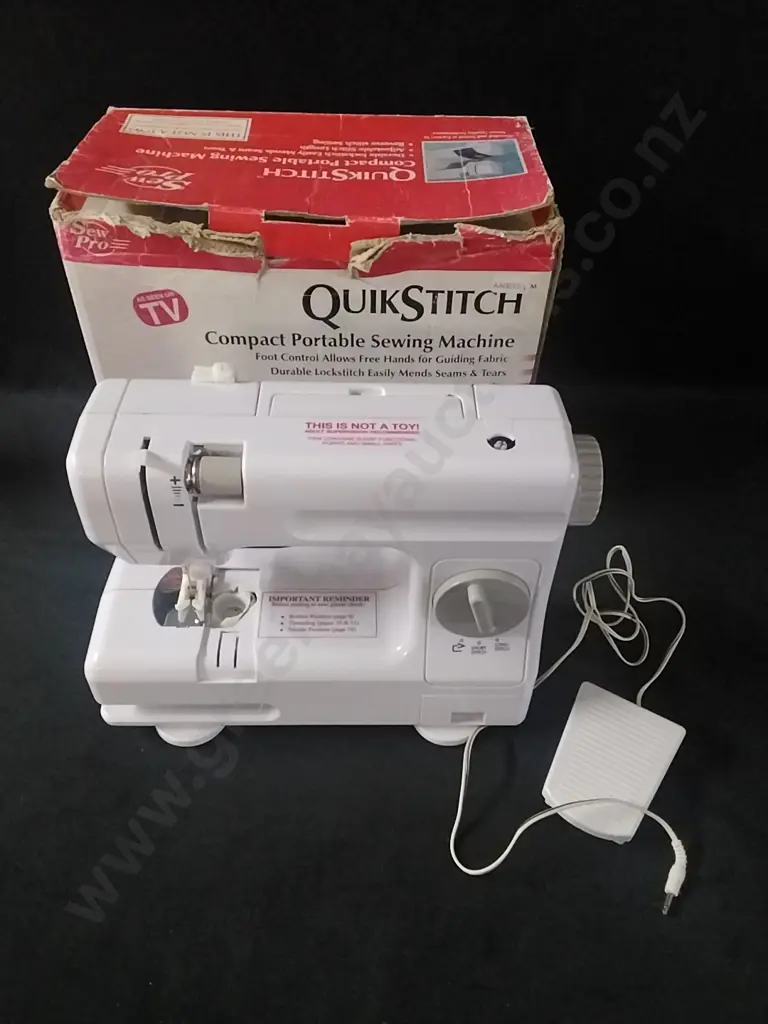 QUIKSTITCH PORTABLE SEWING MACHINE Image 1++