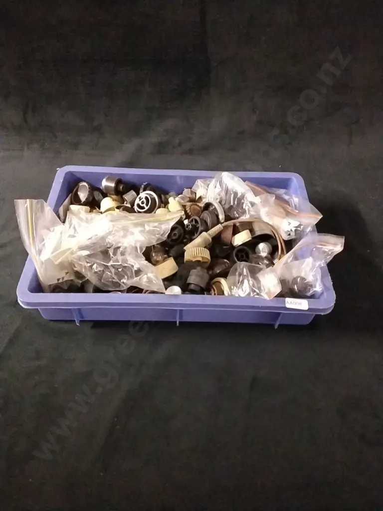 VALVE RADIOS X 2 PLUS BOX OF RADIO KNOBS Image 1++