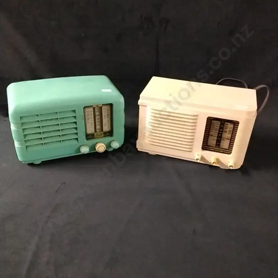 VALVE RADIOS X 2 PLUS BOX OF RADIO KNOBS