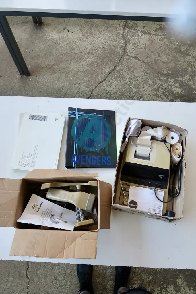 ASSORTED BOX, SHARP ELECTRONIC PRINTING CALCULATOR, MS951 HAND-HELD LASER SCANNER, AVENGERS FOLDER Image 1++