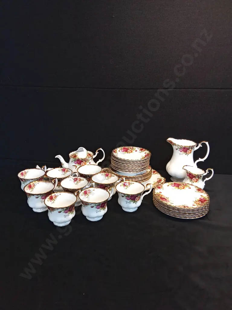 ROYAL ALBERT OLD COUNTRY ROSES BONE CHINA TEA SET WITH 2 DAMAGED PIECES Image 1++