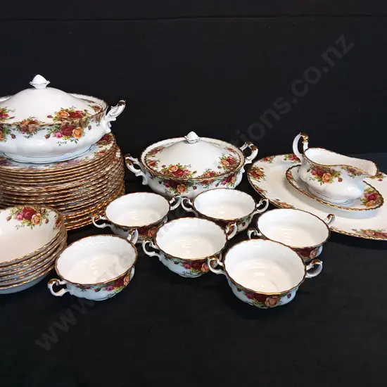 ROYAL ALBERT OLD COUNTRY ROSES BONE CHINA DINNER SET