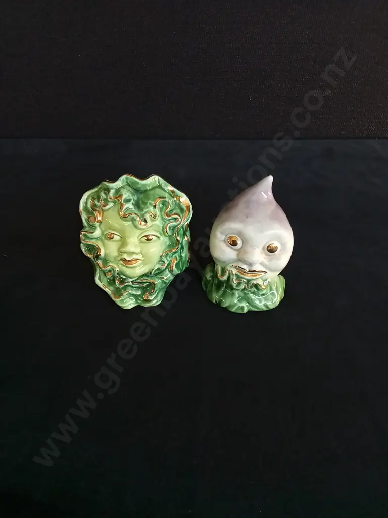 VINTAGE SET OF VALLONA STARR CERAMIC SALT AND PEPPER SHAKERS Image 1++