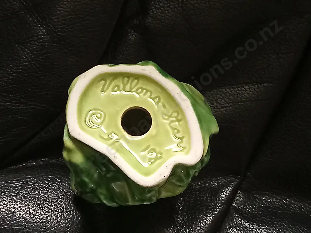 VINTAGE SET OF VALLONA STARR CERAMIC SALT AND PEPPER SHAKERS Image 1++