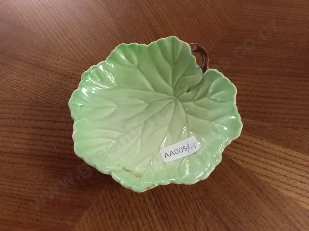 VINTAGE CARLTON WARE CABBAGE LEAF LOBSTER SALAD BOWL WITH ACCOMPANYING SALT AND PEPPER SHAKERS PLUS SMALL SAUCER Image 1++