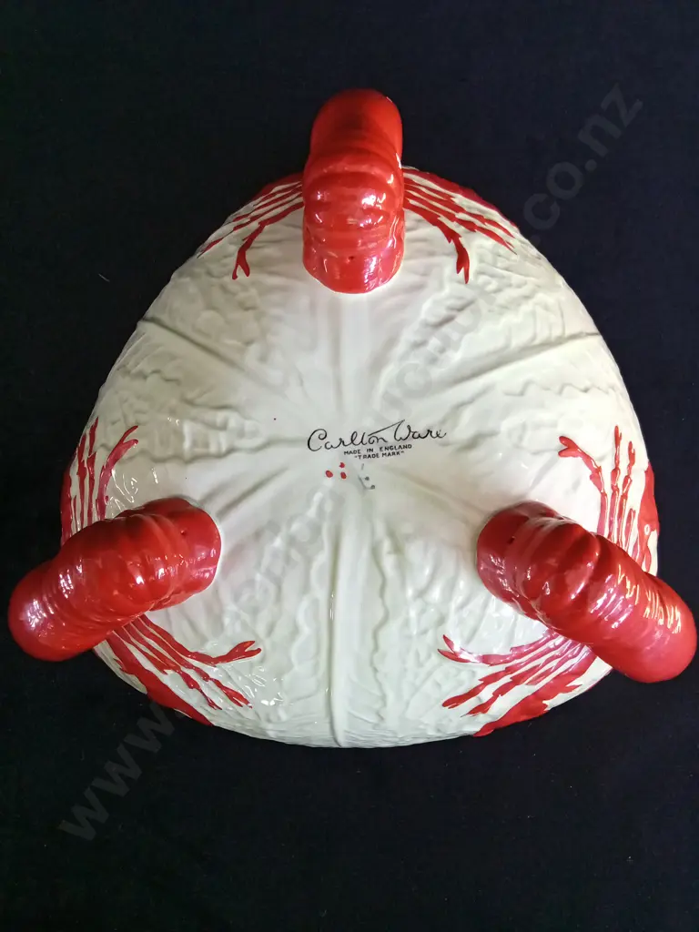 VINTAGE CARLTON WARE CABBAGE LEAF LOBSTER SALAD BOWL WITH ACCOMPANYING SALT AND PEPPER SHAKERS Image 1++