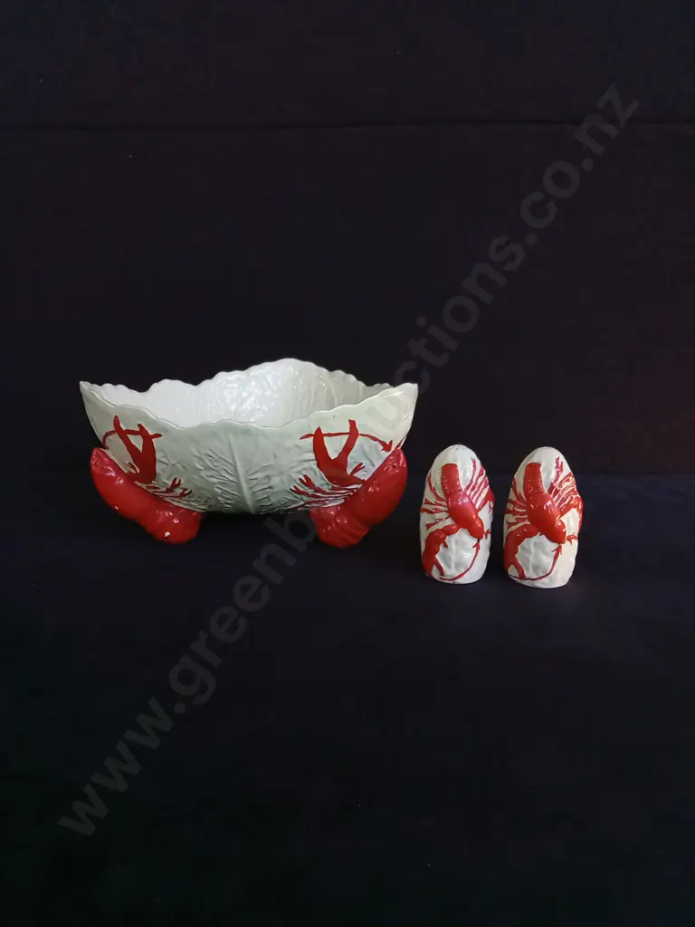 VINTAGE CARLTON WARE CABBAGE LEAF LOBSTER SALAD BOWL WITH ACCOMPANYING SALT AND PEPPER SHAKERS Image 1++