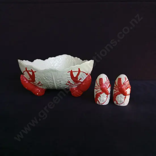 VINTAGE CARLTON WARE CABBAGE LEAF LOBSTER SALAD BOWL WITH ACCOMPANYING SALT AND PEPPER SHAKERS
