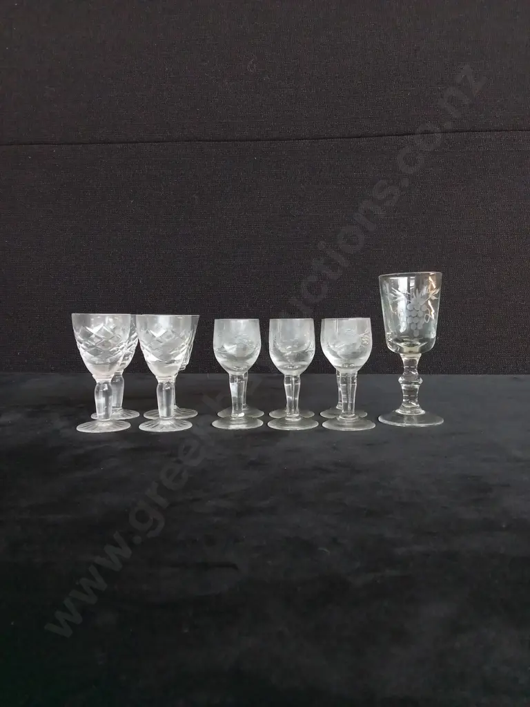ASSORTED CRYSTAL LIQUEUR GLASSES X 15 Image 1++