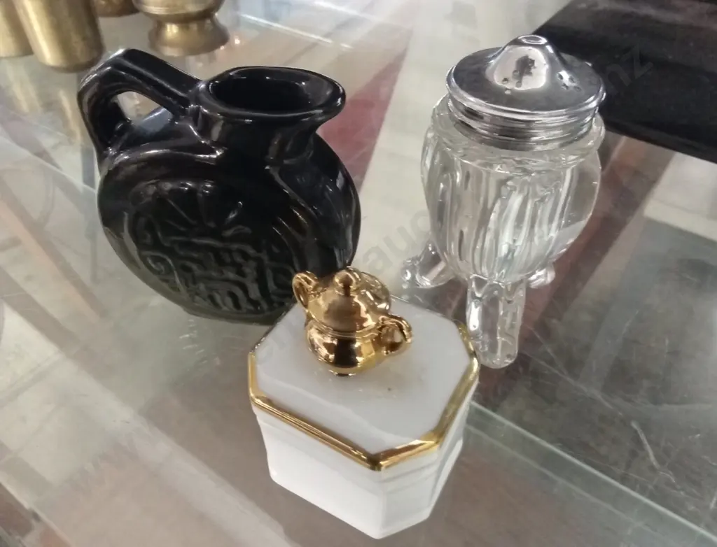 3 X SMALL DECORATIVE ITEMS INC 18CT GOLD DECORATED 1978 TRINKET BOX Image 1++