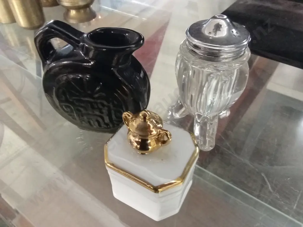 3 X SMALL DECORATIVE ITEMS INC 18CT GOLD DECORATED 1978 TRINKET BOX Image 1++