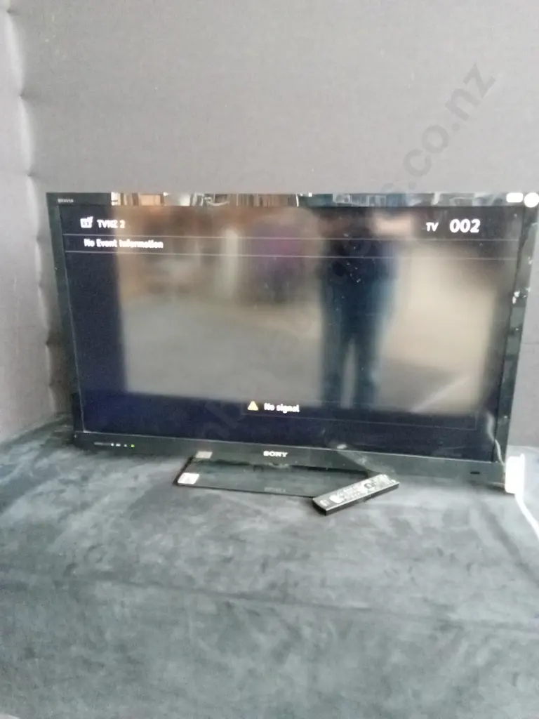 SONY 46 INCH LCD BRAVIA TV WITH REMOTE - TESTED WORKING MODEL 46 EX720 Image 1++