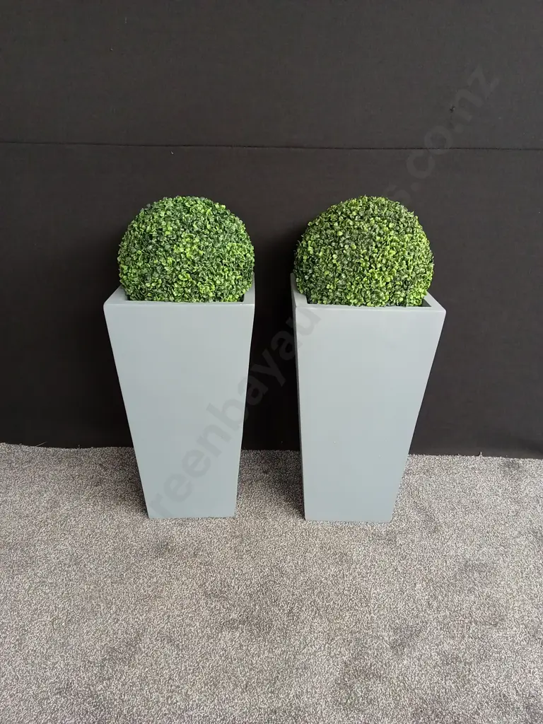 PLANTER BOXES WITH DECORATIVE ARTIFICIAL HEDGE BALL X 2 Image 1++