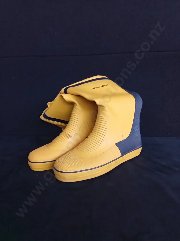 PAIR OF WEST MARINE ART RUBBER BOOTS SIZE12 Image 1++