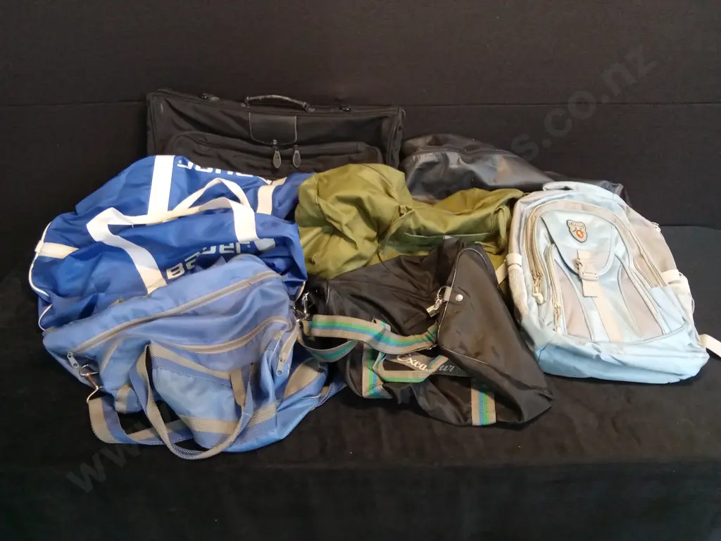 ASSORTED TRAVEL BAGS Image 1++