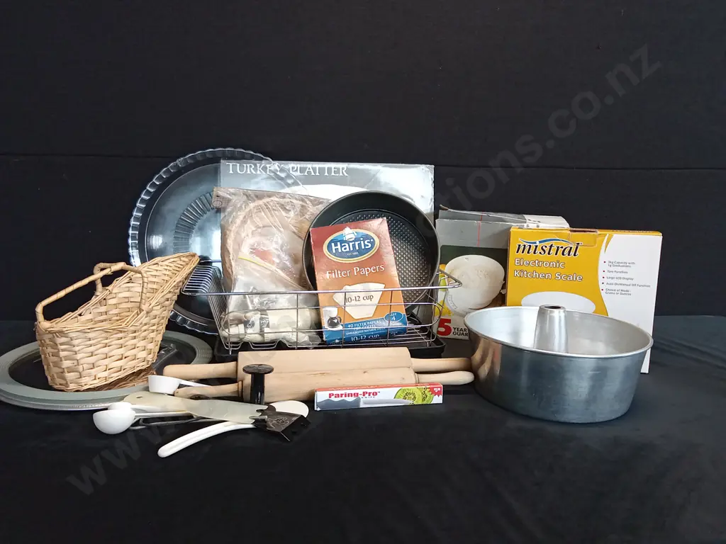 ASSORTED KITCHEN ITEMS Image 1++