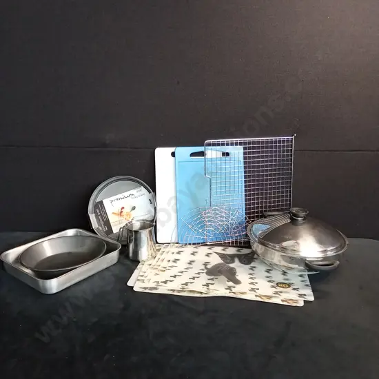 ASSORTED KITCHEN ITEMS