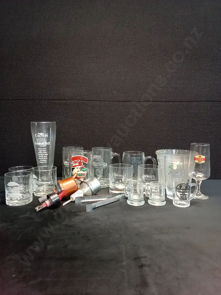 ASSORTED GLASSWARE AND SPIRIT POURERS Image 1++