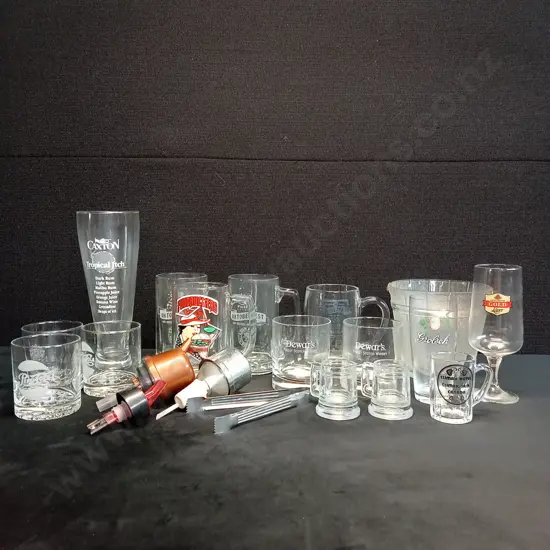 ASSORTED GLASSWARE AND SPIRIT POURERS