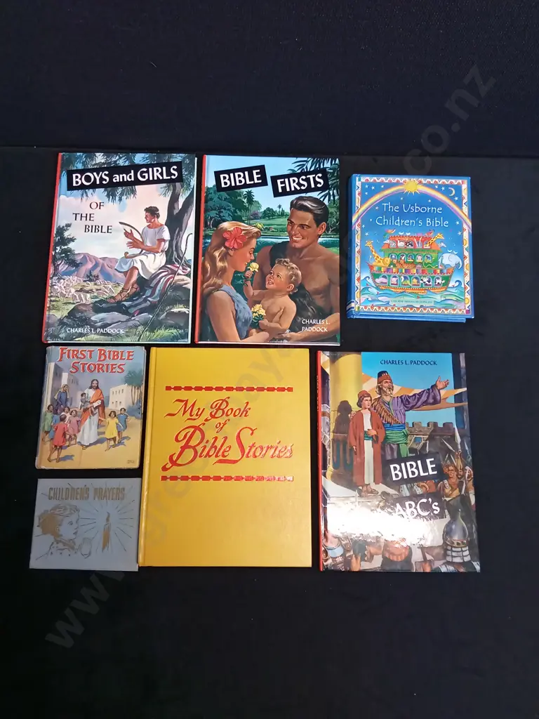 ASSORTED KIDS RELIGIOUS BOOKS X 7 Image 1++