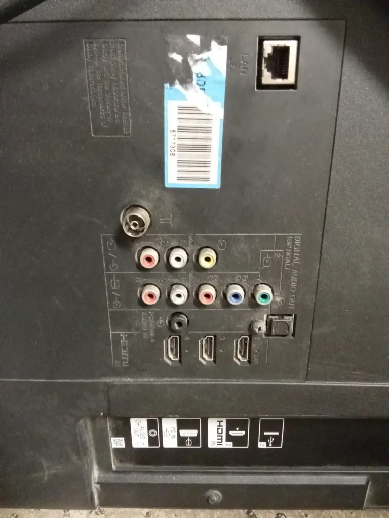 SONY 40 INCH BRAVIA LCD TV WITH WALL MOUNT ATTACHED & WITH REMOTE MODEL 40EX520 Image 1++