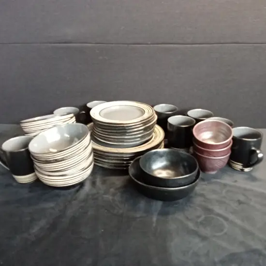 16 PIECE THOMSON POTTERY SET AND 16 PIECE STONEWARE DINNERWARE SET