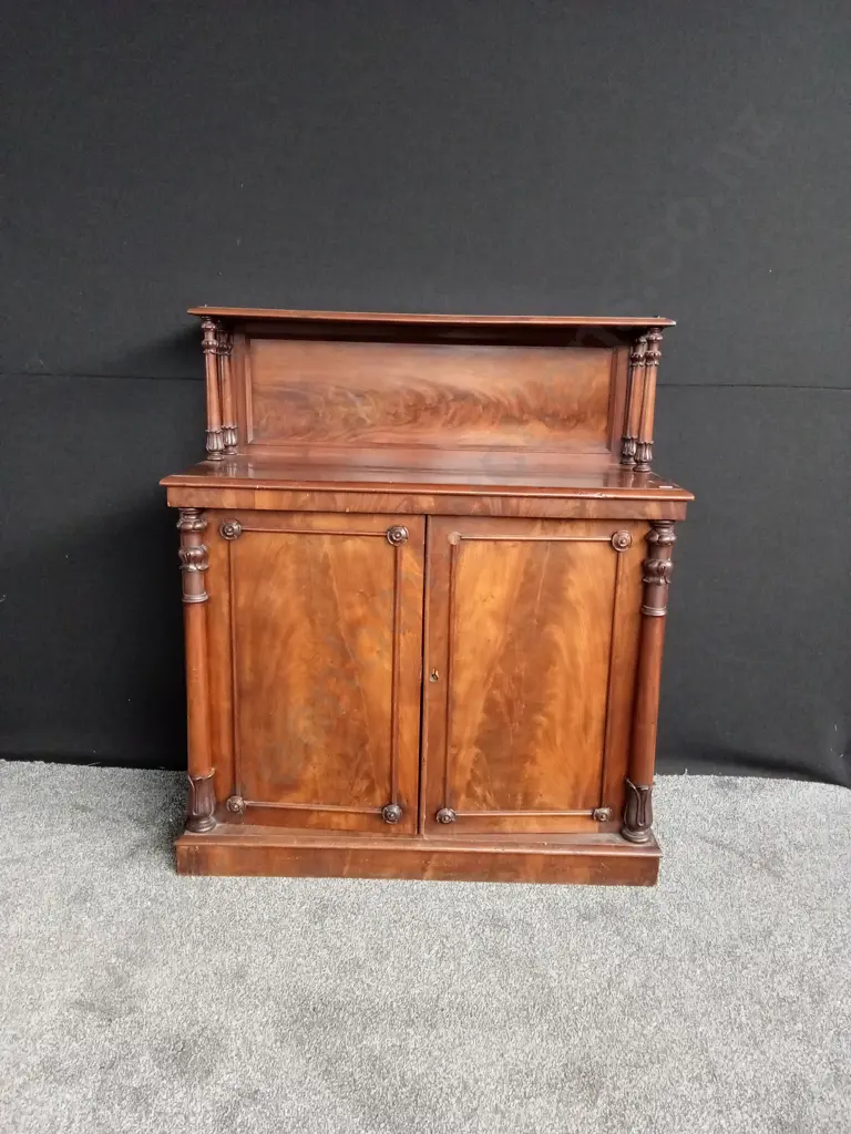 MID VICTORIAN EARLY EDWARDIAN MAHOGANY BOOK MATCHED VENEERED PANELS TURNED COLUMN SUPPORTS WITH LOCK BUT NO KEYS Image 1++