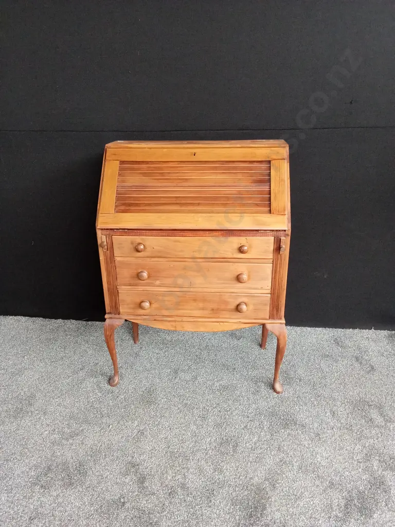 ANTIQUE OAK WRITERS DESK WITH ROLL-TOP Image 1++